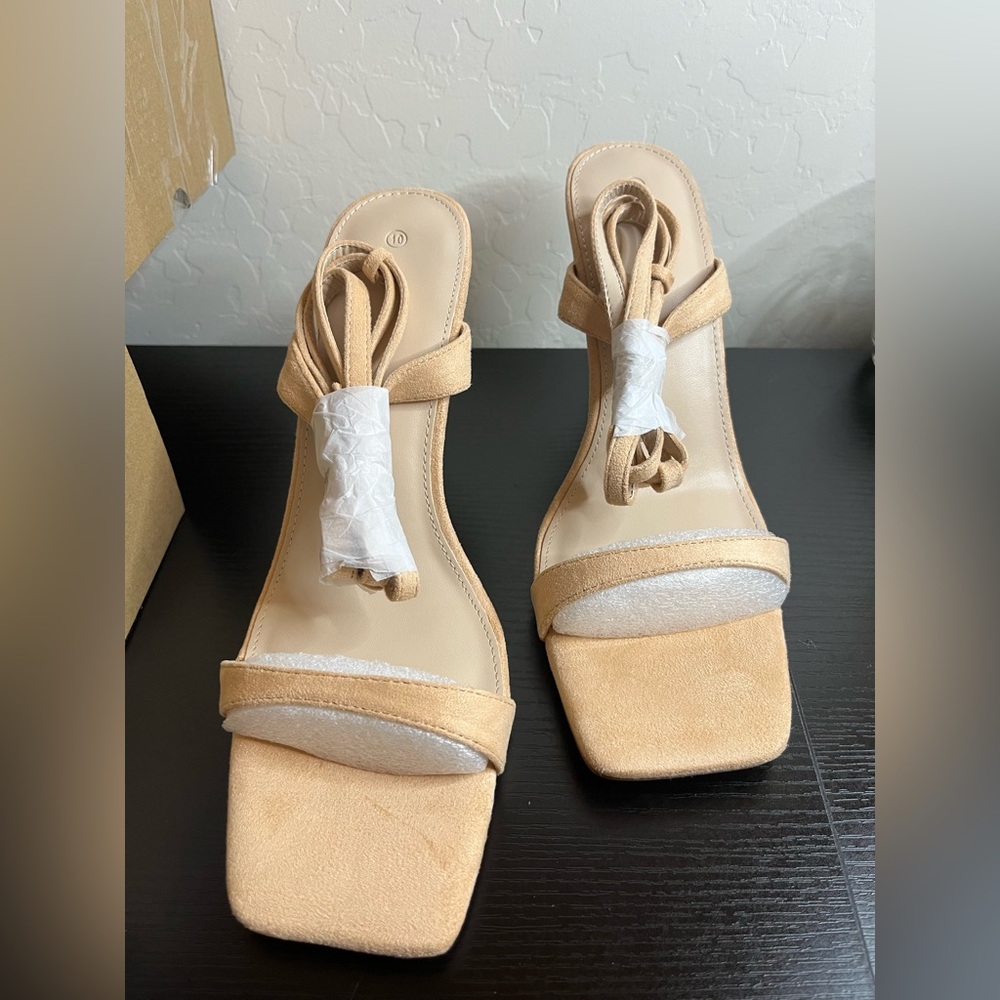 Women’s size 10 light pink / cream / peach suede heels